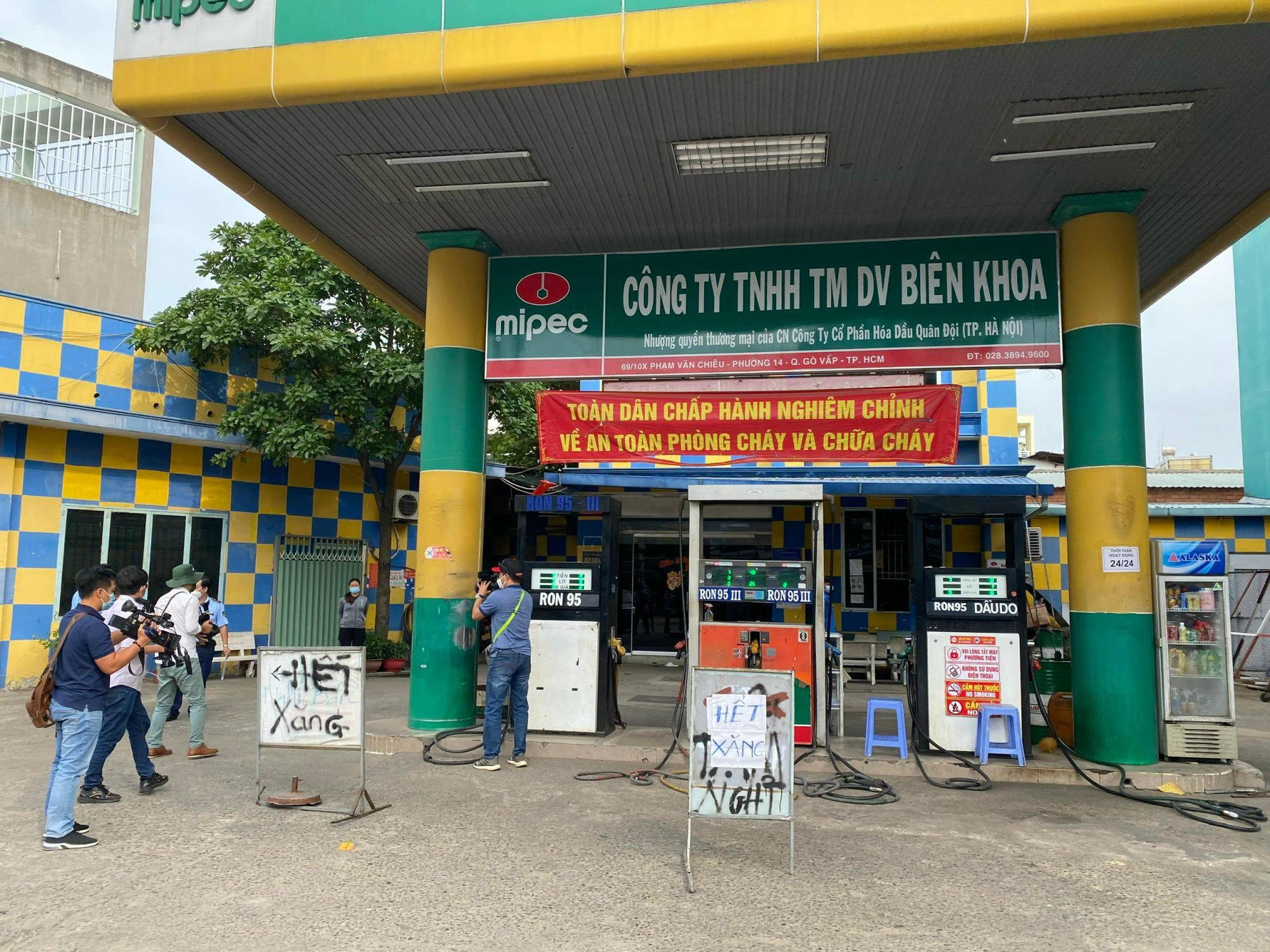 tìm cây xăng gần đây​