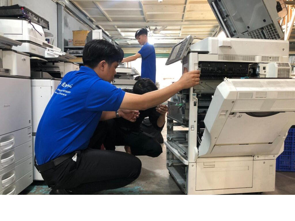 Khắc phục máy in chậm do con lăn kéo giấy bị bẩn